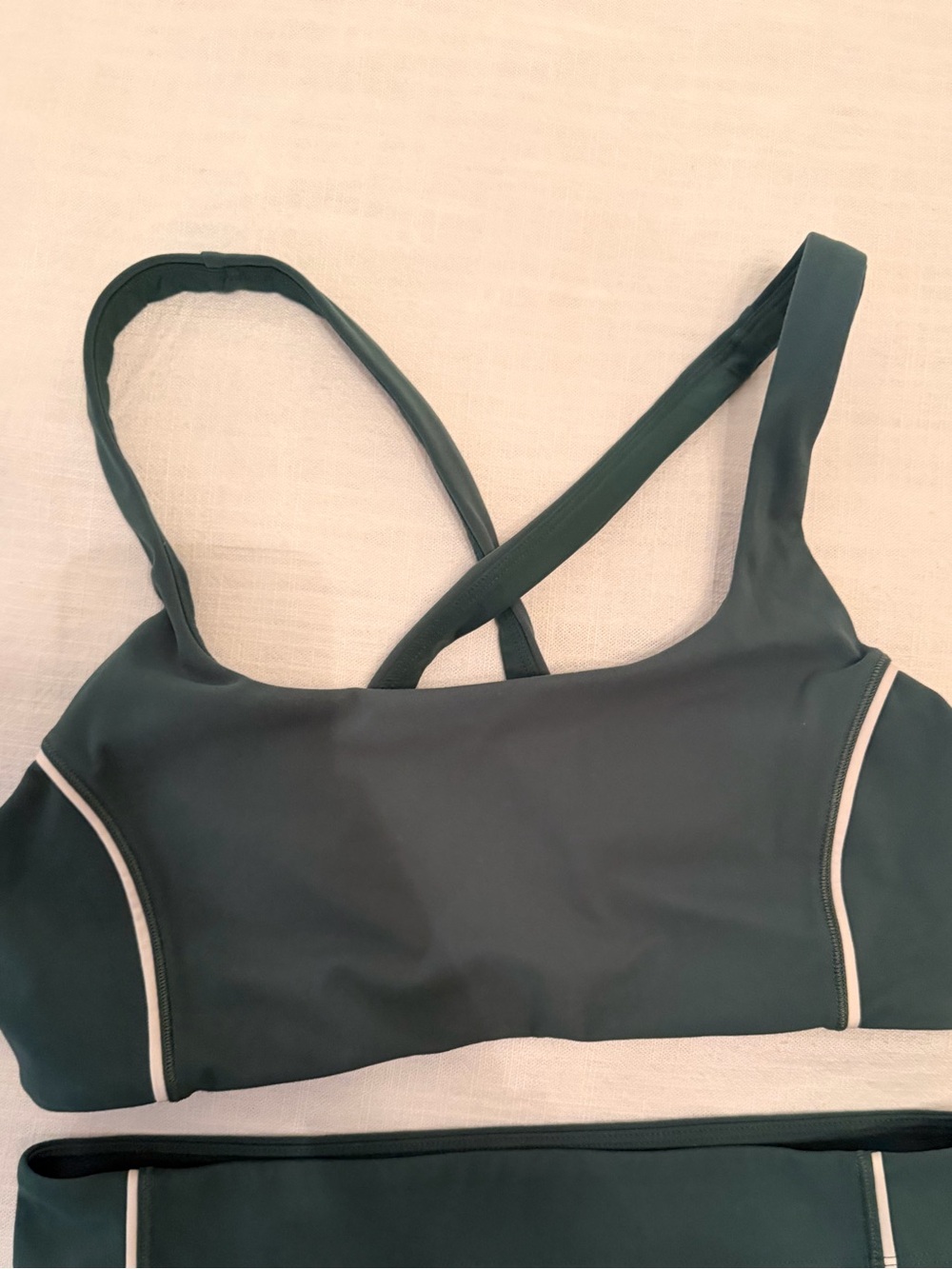 Vuori Green Sports Bra & Shorts Set with White Piping - Picture 4 of 6